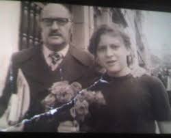 Since his youth he/she devoted himself to education for health, prevention and primary care, their favorite places the popular sectors. En La Intimidad De Los Abad Faciolince