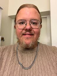 ❤️ Jag är 28 år, bor i Ludvika i Dalarnas Län, söker kärleken och vara ihop  med en tjej den ska vara mellan 20 till 30 år gammal. MVH Anton som har