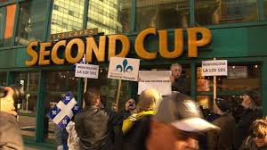 Courir contre la montre en anglais. Manifestation Contre L Abondance De L Anglais Dans L Affichage Commercial Radio Canada Ca