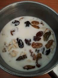 Perbedaan antara overnight oats dengan oat masak selain dari cara penyiapannya, tapi juga berbeda dari segi nutrisi yang dikandungnya. Rolled Oats Kismis Untuk Yang Diet Malam Atau Siang Gerenti Kenyang Dan Sihat