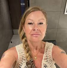 Can anyone please recommend someone who does hair extensions and also  supplies the hair