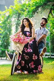 Dainty Wedding Details Of An Adorable Couple Wedding Photoshoot Poses Wedding Photoshoot Romantic Photoshoot