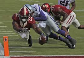 Oklahoma Running Back Samaje Perine 32 Dives Into The End Zone In Front Of Kansas State Defensive Back Dante Football Ncaa College Football College Football