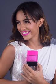 Seis rostros costarricenses representan las nuevas fragancias de MAC  Cosmetics