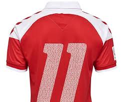 Parte em muitas guerras, a iugoslávia chegou à eurocopa de 1992 classificada, mas diante do momento por que passava foi desqualificada. Camisa Da Dinamarca Pelos 25 Anos Da Euro 1992 Hummel Mantos Do Futebol