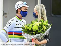 Julian alaphilippe en presentatrice marion rousse zijn een koppel. Marion Rousse Enceinte La Decision Choc De Son Compagnon Julian Alaphilippe Femme Actuelle Le Mag