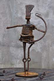 Die skulpturen auf den fotos wurden verkauft, aber john wird sie auf bestellung machen. Massai Skulptur Aus Schrott Schrott Metallskulpturen Skulpturen