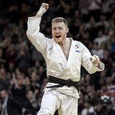 Une sélection qui est intervenue quatre mois après un gros traumatisme crânien suite aux masters de doha en janvier qui l'a éloigné des tatamis pendant de longues semaines. Axel Clerget Axelclerget Twitter