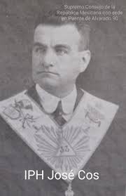 GRANDES COMENDADORES José Cos (13vo Gran Comendador) El IPH José Cos nació  en el año de 1875 en la Ciudad de Guanajuato donde hizo sus estudios  preparatorios, al terminar pasó a la