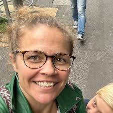 sara lowes (@sararlowes)