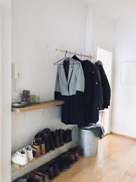 Leisten mit kleiderhaken und türgarderoben passen auch ins bad. Organize It Flur Inspo Ordnung Offene Garderobe Offener Kleiderschrank Garderobe