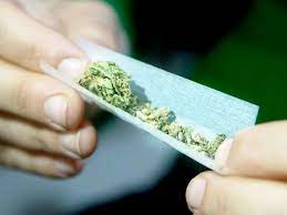 Nov 20, 2020 · however, just based on the way your body metabolizes thc, you should expect the edible high to last up to eight hours—much longer than your average smoke sesh buzz. How Long Does A Weed High Last