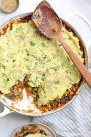 Cozy Vegan Shepherd S Pie Hummusapien Recipe In 2021 Vegan Shepherds Pie Shepherds Pie Food