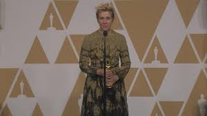 Jodie foster and jennifer lawrence present frances mcdormand with the oscar® for best actress for her performance in three billboards outside ebbing. Oscars 2018 Frances Mcdormand Backstage Full Press Conference Youtube