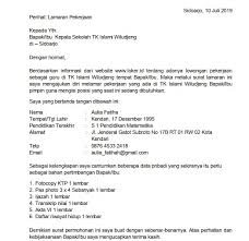 Surat lamaran pekerjaan merupakan surat dari seseorang yang membutuhkan pekerjaan kepada syarat dan cara penyusunan surat lamaran pekerjaan. Download 5 Contoh Surat Lamaran Kerja Guru Tk Doc Pdf Portal Uang