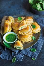 Couper La Courgette En Petits Des Et Faire Revenir Rapidement A La Poele Avec Une Gousse D Ail Ecrasee Et Un Filet D Huile Empanadas Recette Recette Empanadas
