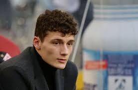 Павар бенжамен (pavard benjamin) футбол защитник франция 28.03.1996. Vfb Stuttgart Benjamin Pavard Erklart Seine Entscheidung Fur Bayern Munchen Vfb Stuttgart Stuttgarter Zeitung