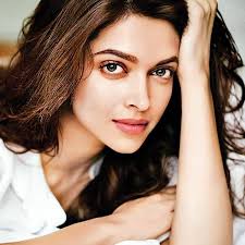 Bollywood Actress Deepika Padukone Age Boyfriend Height And Net Worth Deepika Padukone Beautiful Indian Actress Bollywood Actress