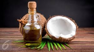 Vco diperkaya dengan antioksida dan vitamin e yang sangat berkesan untuk melembab dan melembutkan anggota badan kita, dari hujung rambut hingga hujung. Jangan Terlalu Sering Menggunakan Minyak Kelapa Untuk Kulit Mengapa Fashion Beauty Liputan6 Com