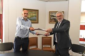 Κατεβάστε και χρησιμοποιήστε δωρεάν 5.000+ στοκ φωτογραφίες για άρση βαρών. Papei Se Panepisthmiako Xwro Metatrepetai To Olympiako Akinhto Spiti Ths Arshs Barwn