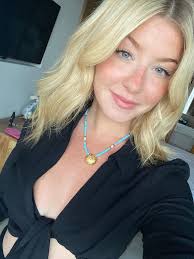 Nina Lea Caine. She wear modest minimalist fashion but luxurious and so  beautiful. She is gorgeous