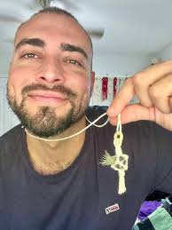 Anyone have some good, quick tutorials they can suggest for small pieces? I  have some small dowel rods and I'd like to make a wall hanging or two  before Thursday afternoon. It's