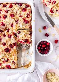 Cranberries mit einem teigspatel unterheben. Saftiger Butterkuchen Mit Cranberries Emma S Lieblingsstucke