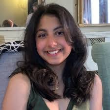 Sara Hutton's Instagram, Twitter & Facebook