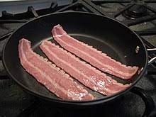 Turkey bacon provides 17 grams. Bacon Wikipedia