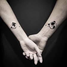23 Best Matching Couple Tattoos To Show Your Love Stayglam Eslesen Dovmeler Sevgili Dovme Cift Dovmeler