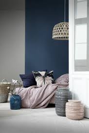 Trendige Farben Fabelhafte Schlafzimmergestaltung In Grau Blau Schlafzimmer Einrichten Wohnen Wohnzimmer Design