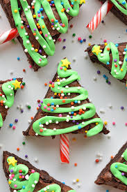 Our easy projects include colourful biscuits, cupcakes and chocolate bark that are fun to decorate and even more fun to eat! Easy Christmas Tree Brownies