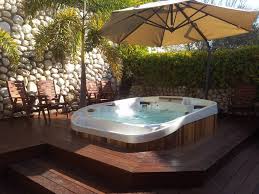 Baneras De Hidromasaje Exteriores 10 Ideas Espectaculares Para Tu Terraza Homify Jacuzzi Hot Tub Jacuzzi Outdoor Hot Tub Backyard