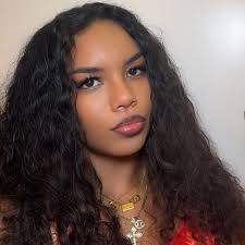 Where the left handed ppl at 👀👀