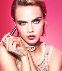 Anziché avere capelli corti davanti e lunghi dietro, i capelli sono . Tagli Di Capelli Corti Primavera Estate 2019 Pixie Cut Ed Bob Corti