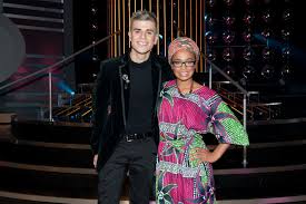 Catarina castanhas é a grande vencedora da primeira edição portuguesa de 'all together now', da tvi. Catarina Castanhas E Ff Vencem A Quarta Noite De A Tua Cara Nao Me E Estranha Kids Holofote