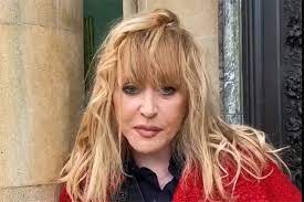 Алла пугачёва — позови меня с собой 04:17. Boginya 71 Letnyaya Pugacheva Vyshla V Svet S Obemnoj Pricheskoj