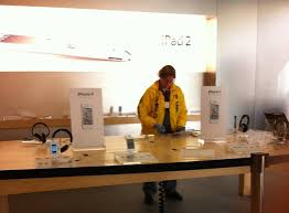 Will reopen its store in boise, a major anchor of boise towne square. 2 Arrested In Theft Of Iphones Laptops At Town Square Apple Store Las Vegas Sun Newspaper