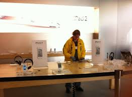 Maybe you would like to learn more about one of these? 2 Arrested In Theft Of Iphones Laptops At Town Square Apple Store Las Vegas Sun Newspaper