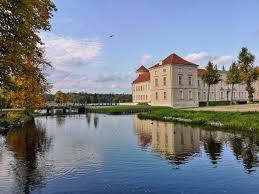 Holzhaus mit ruderboot und hauseigenem steg am wunderschönen waldsee bei rheinsberg. Radtour Von Berlin Nach Rheinsberg Stadt Land Rad