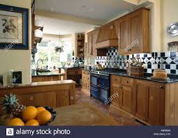 black+white ceramic wall tiles