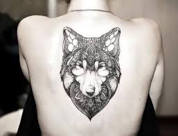 Well you're in luck, because here they come. Tatouage Loup 40 Inspirations De Tatouage Femme Et Idees D Emplacement