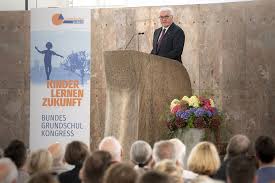Www Bundespraesident De Der Bundesprasident Reden Festakt 100 Jahre Grundschule Zur Eroffnung Des Bundesgrundschulkongresses Kinder Lernen Zukunft