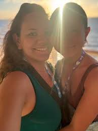 Would someone be able to remove the sun from my daughters face? This is one  of my favorite photos from our cruise but you can barely see her 😭 thanks! 