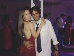 Sara carreira, de 21 anos, morreu este sábado ao final da tarde num acidente entre vários automóveis na a1, em santarém, junto à saída do cartaxo. Filha De Tony Carreira Da Passo Importante Para A Vida Adulta Movenoticias