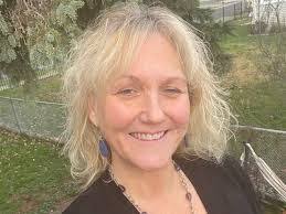 Denise Bordeaux's Instagram, Twitter & Facebook