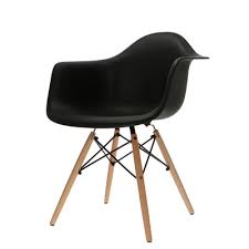 De ontwerpen zoals de succesvolle eames lounge chair zijn zo tijdloos dat ze ook in de interieurs van vandaag nog steeds perfect hun plaats vinden. Designerchairs24 The Webshop For Replica Designer Chairs Designerchairs24 Com