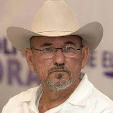 EN MÉXICO ALZAS LA VOZ Y TE DISPARAN La muerte del alcalde Carlos Manzo, de  Uruapan, Michoacán, podría convertirse en el punto de quiebre Uno de los  pocos servidores públicos con el