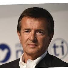 Anna Tosti's Instagram, Twitter & Facebook