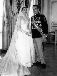 Von monaco im jahr 1956 änderte sich ihr name mit dem. Grace Kelly And Prince Rainier Of Monaco Were Married Today 4 19 In 1956 If You Were An O Beruhmte Hochzeitskleider Grace Kelly Hochzeit Hochzeitsfeier Ideen